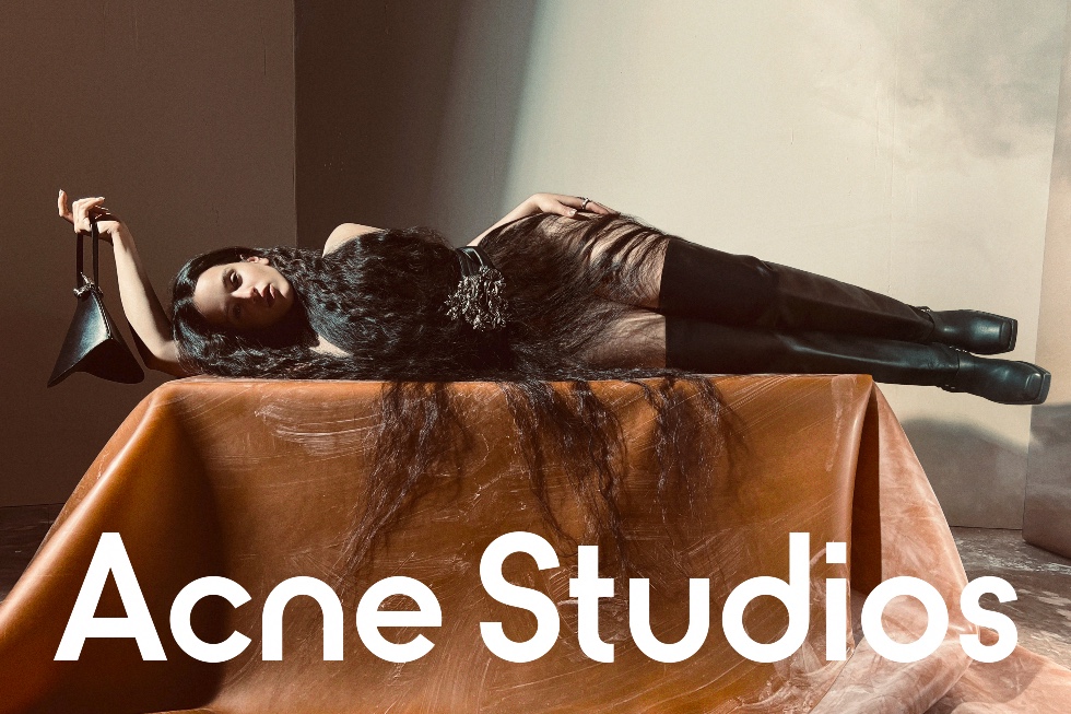 ROSALÍA FRONTS THE ACNE STUDIOS FALL/WINTER CAMPAIGN - Numéro