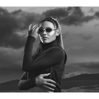 The Return of a Rebel: Oakley Revives the Straight Jacket 99